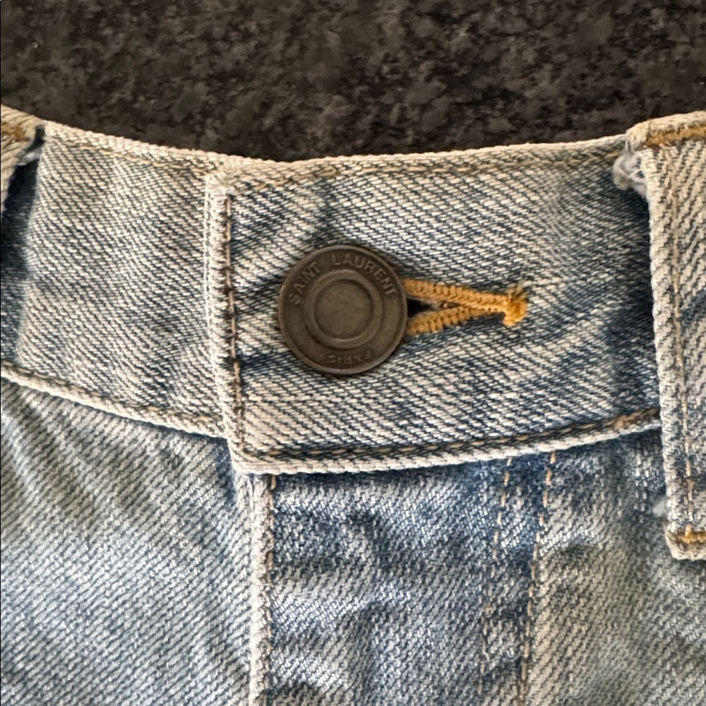 YVES SAINT LAURENT FRAYED HEM JEAN SHORTS LIGHT WASH SIZE 28 SEE MEASUREMENTS - Picture 3 of 7